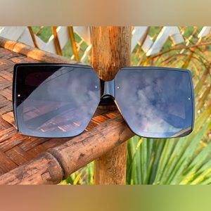 Black square sunglasses